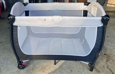 $30 Corralito para Bebé / Pack and Play Portátil – Excelente Estado