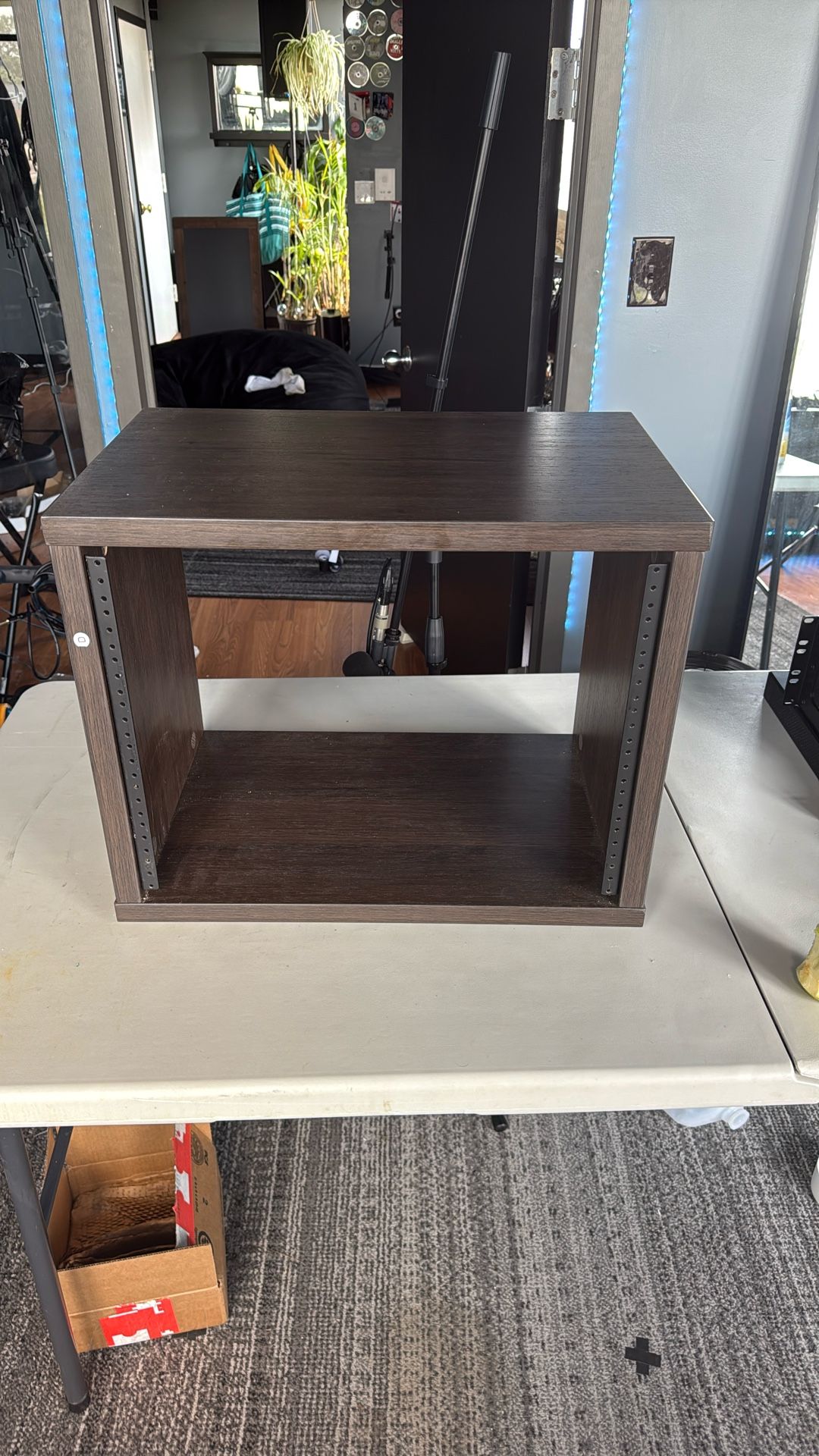 Gator Frameworks 8U Studio Rack - Walnut Brown