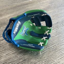 KIDS SMALL BASEBALL GLOVE LIKE NEW