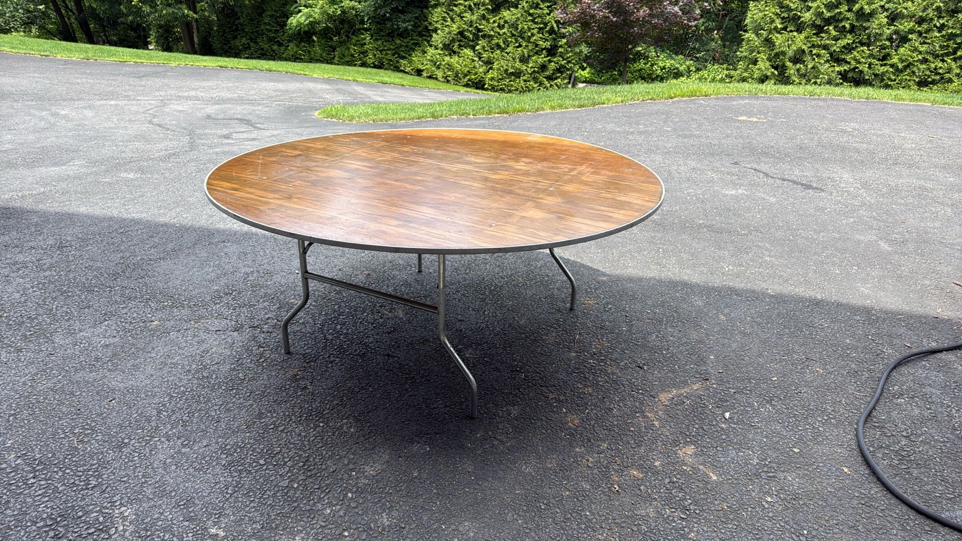 72” (6feet) round commercial banquet table