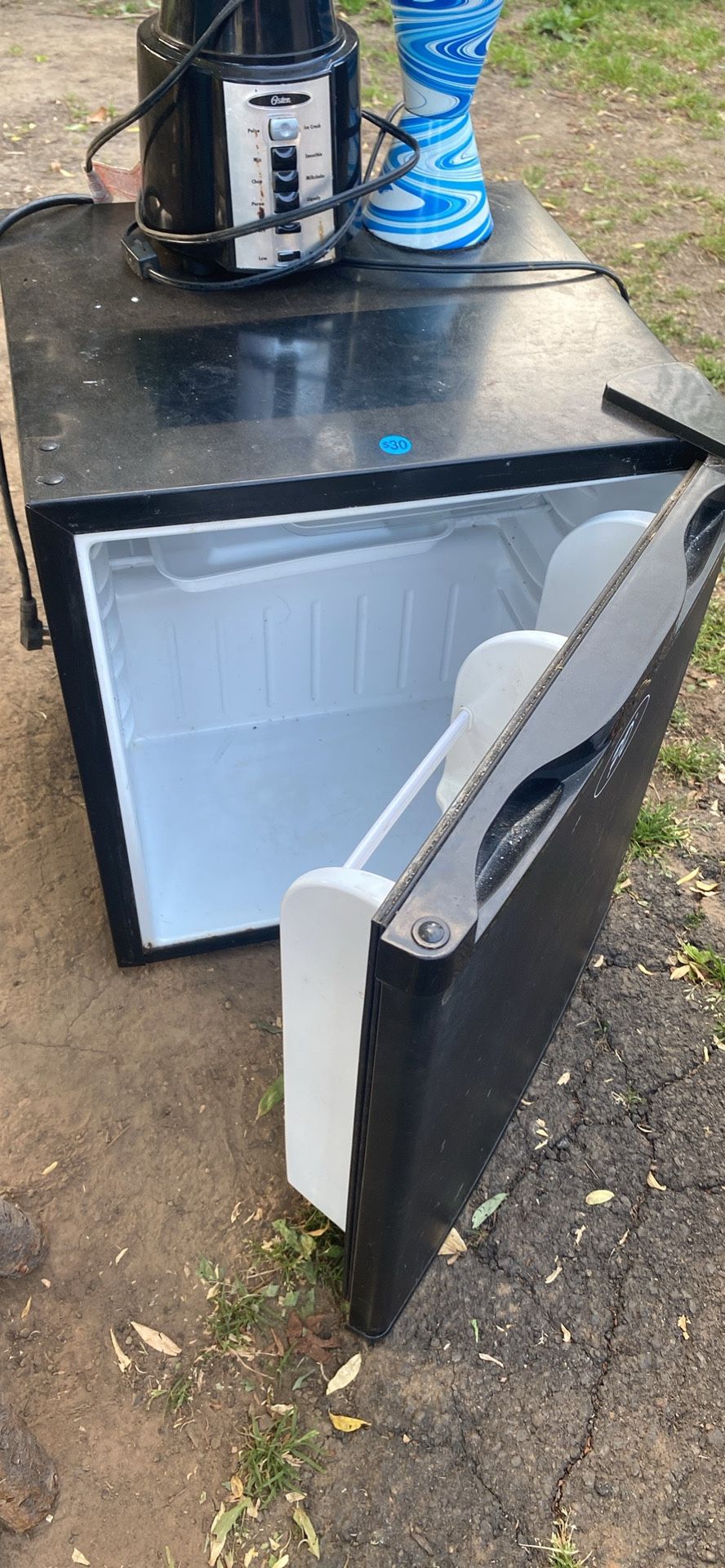Mini fridge
