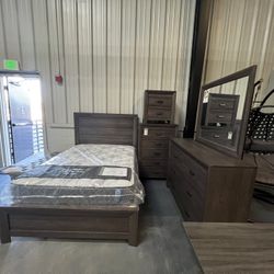 4pc Full Size Bed Set
