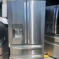 2019 Kenmore Fridge , 28.0 Cf It Has New Compressor , Everything Works Fine , It Comes With A Warranty 