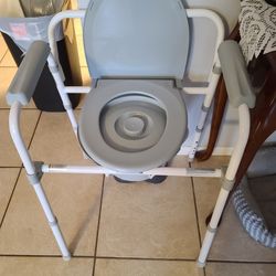 Home health bedside camode