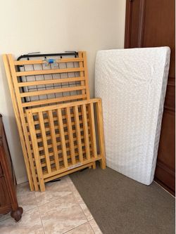FREE Standard sized wooden crib