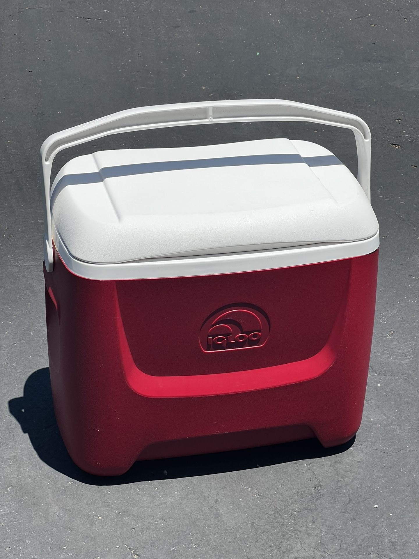 Red Igloo Cooler, 28qt