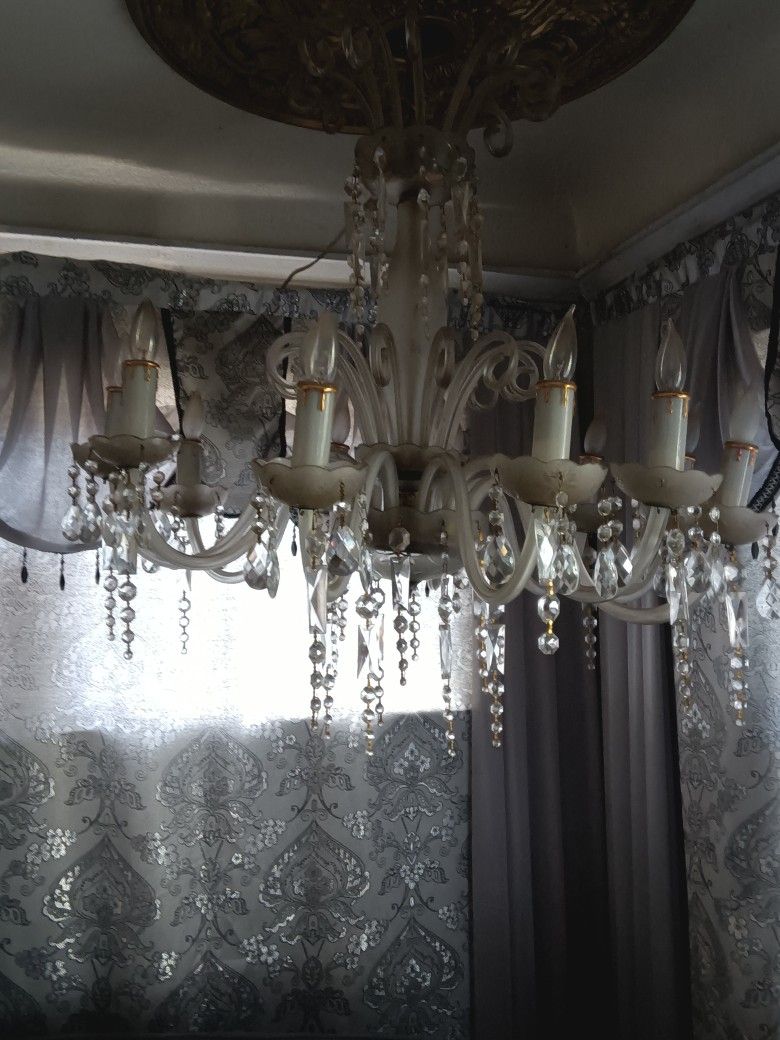 Chandelier Solo Por $200