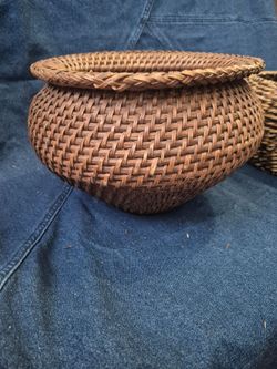 Decorative woven basket