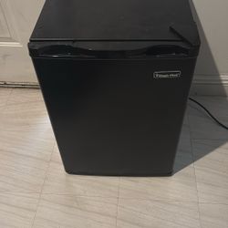 Magic Chef Mini fridge 