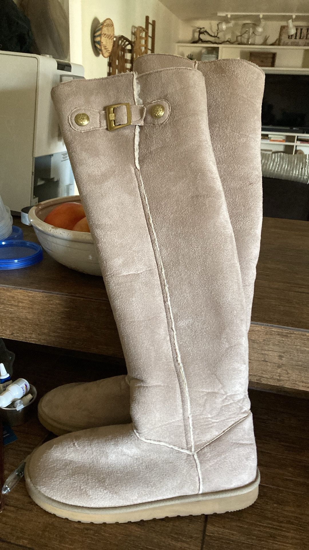 Vince Camuto VC-VORA Vegan Faux Fur Suede Knee High Flat Boots Sz 8.5 M