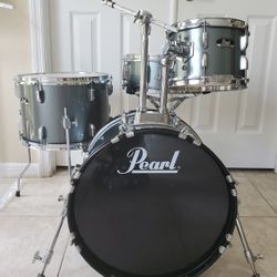 Drum Set 4 pc Pearl