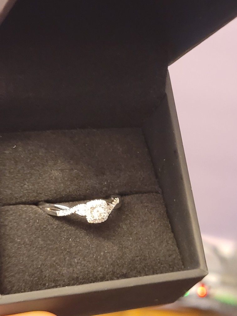 10 CT White Gold 1/3 CT Diamond