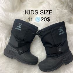 KIDS SNOW BOOTS SIZE 11. . Pick Up DOWNTOWN LA /Little Tokyo Area 20$ 