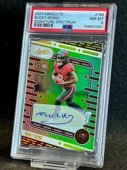 2024 Absolute 💥 Bucky Irving 💥 Rookie Signature - Spectrum 34/299 PSA 8 NM-MT 💎 - Tampa Bay Buccaneers