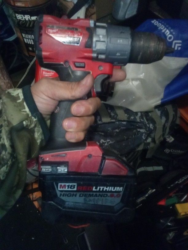 Milwaukee Hammer Drill With 9 Amp Battery