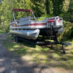 Pontoon Boat Sun Tracker