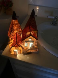 Department 56 Bishop's Oast Lighted Village Building