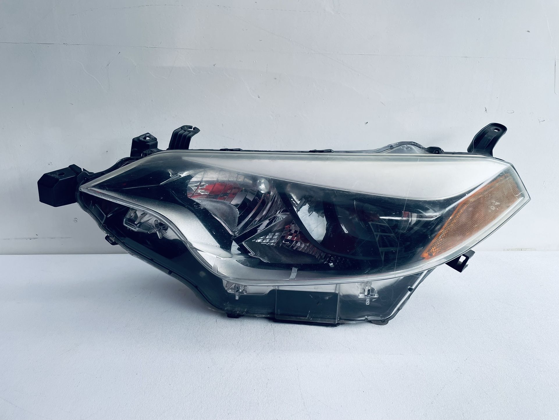 2014-2016 TOYOTA COROLLA LEFT DRIVER SIDE HEADLIGHT HALOGEN OEM