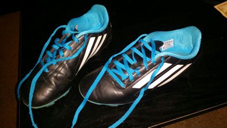 Boy cleats is size 5