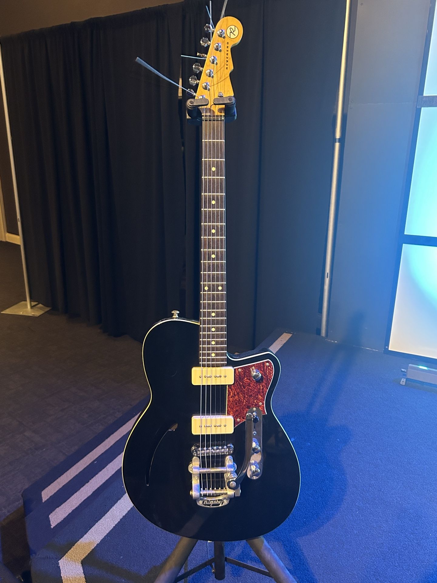 Reverend Club King 290 w/ bigsby (black)