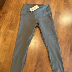 Brand New With Tags Women’s Fabletics High Waisted Workout Pants Shipping Available