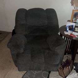 2 furniture chairs