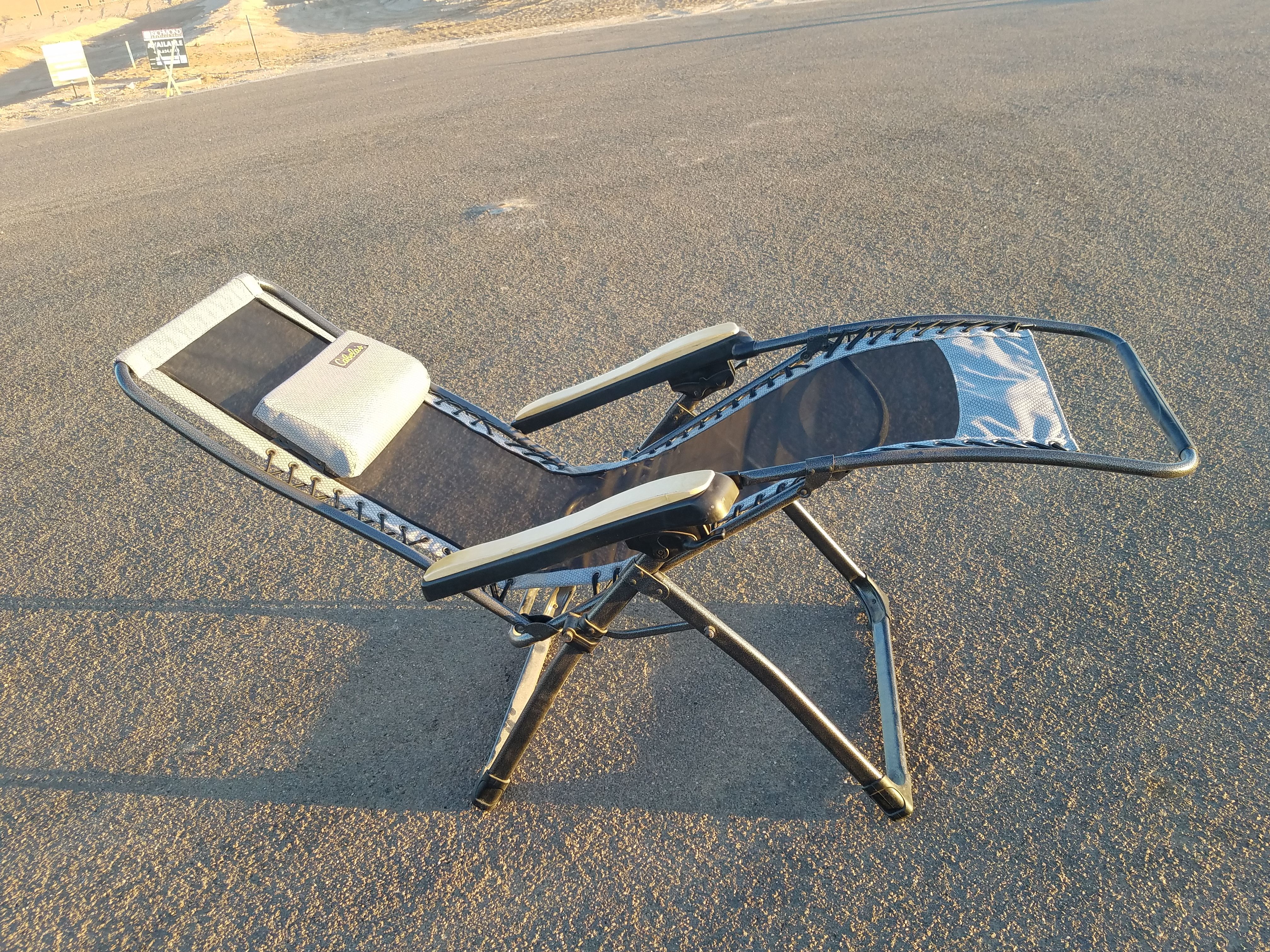 CABELA S XL padded zero gravity lounger for Sale in Surprise AZ