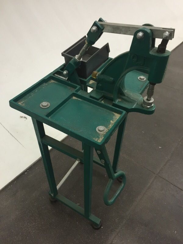 Kick Press Snap/Grommet machine