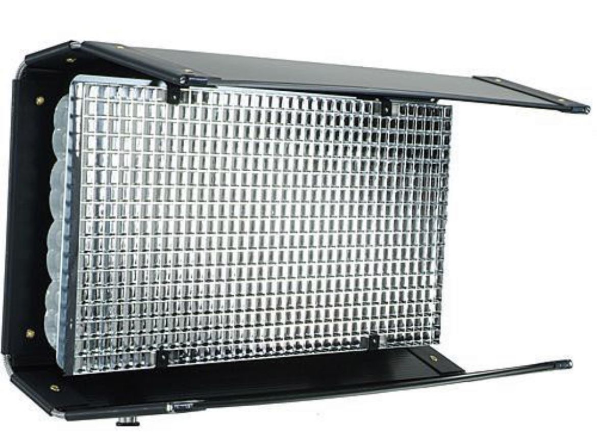 Kino Flo Diva Lite 400 Lighting Systems with fluorescent lightbulbs