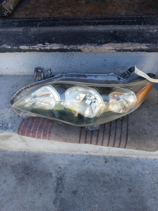 2011 2013 Toyota, Colora left headlight.\nAuto part