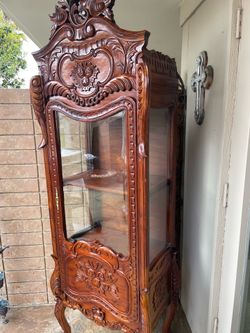 Curio cabinet