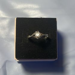 Beautiful new 925 silver ring
