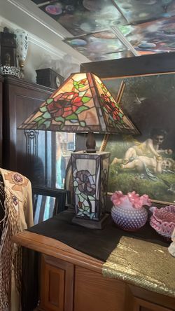 Stained glass table lamp