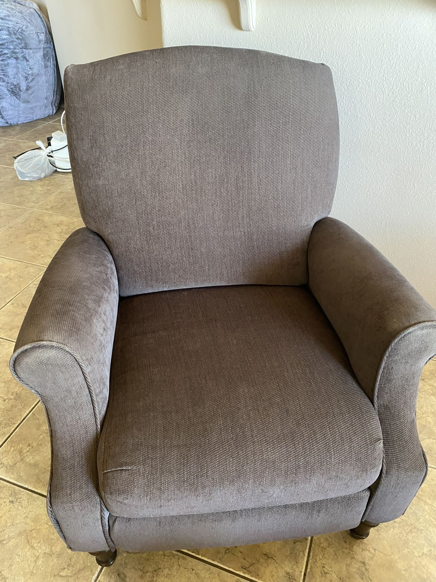 Single-Seat Couch – Great Condition!
