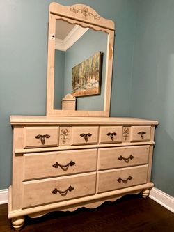 Girls Bedroom Set with Floral Design