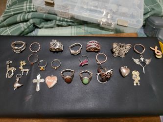 23 MISCELLANEOUS JEWELRY ITEMS