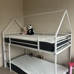 Twin Bunk Bed 