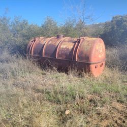 1000 Gallon Rusted Water Tank