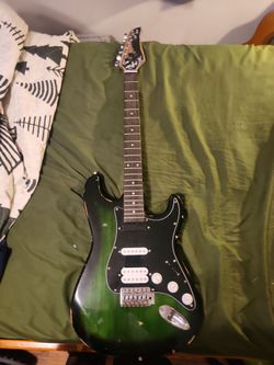 BROKEN GUITAR FOR PARTS