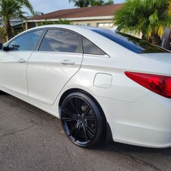 (11) Hyundai Sonata, Low Miles, Clean Title, Registered, 4 Cylinder Gas Saver, 20" Rims, Factory Warranty, No Issues Or Problems 