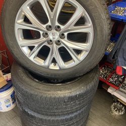 20 Inch Cadillac Rims 6 Lugs 6x120  They Also Fit On GMC Acadia And Canyon Chevy Traverse And Colorado Recent Years