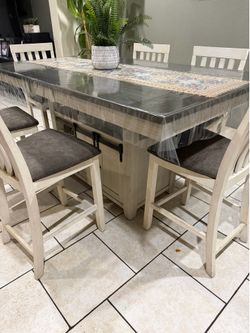 Dining table with 6 chairs/comedor de 6 sillas