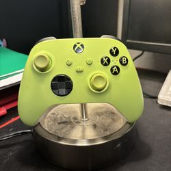 XBOX CONTROLLER LIME (price Negotiable)