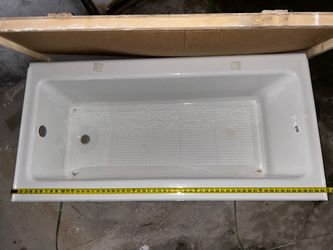 Bath tub