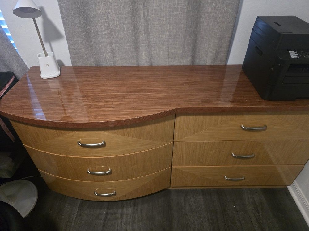 Dresser