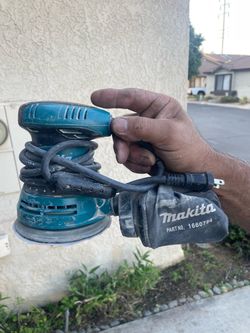 Makita Random Orbital Sander with Dust Bag