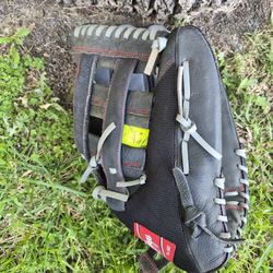 RAWLINGS SOFTBALL/BASEBALL GLOVE (SEE PICS) LOCATED IN GLENDORA.  SEE MY PAGE FOR "CHEAP" EQUIPMENT