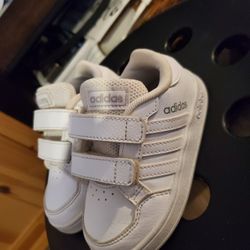 Toddlers Adidas. Size6k $15.00