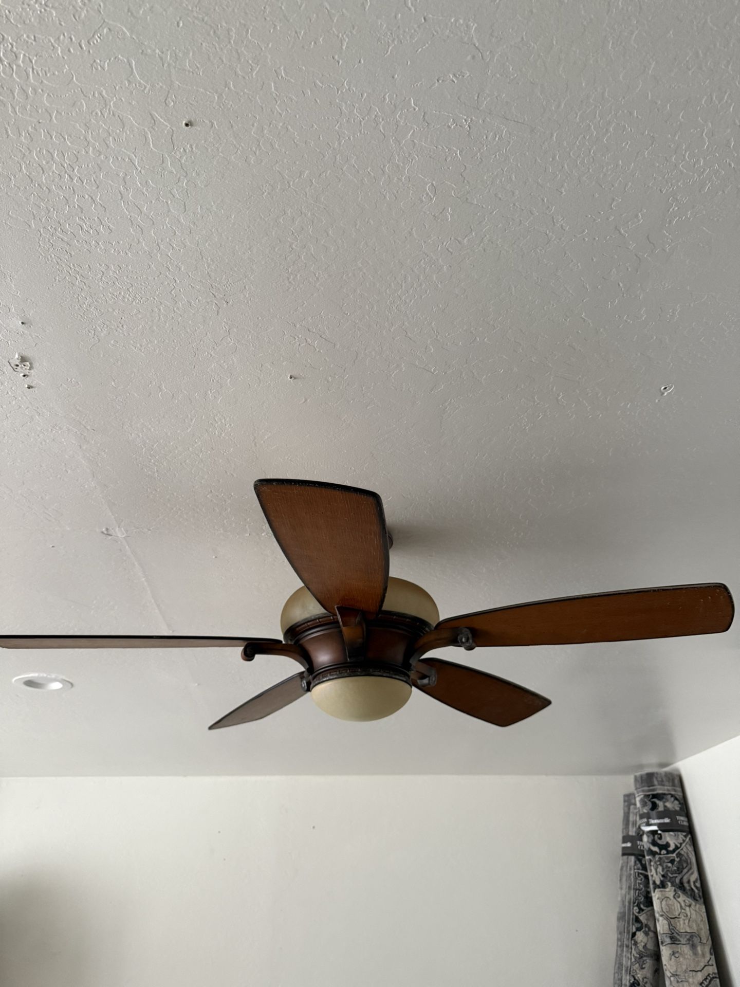 Hampton Bay Fan And Light With Remote Control