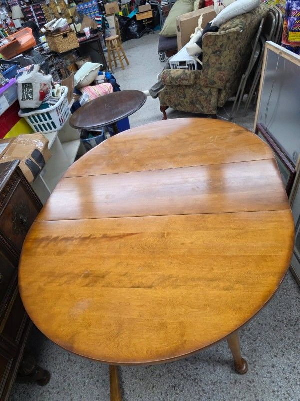 Round Table And Chairs